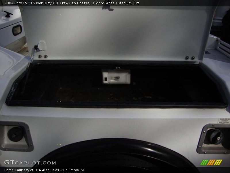 Oxford White / Medium Flint 2004 Ford F550 Super Duty XLT Crew Cab Chassis