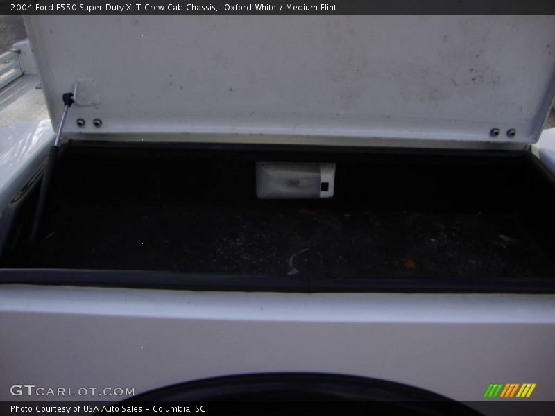 Oxford White / Medium Flint 2004 Ford F550 Super Duty XLT Crew Cab Chassis