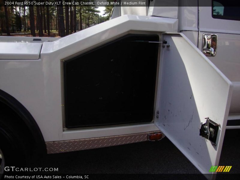 Oxford White / Medium Flint 2004 Ford F550 Super Duty XLT Crew Cab Chassis