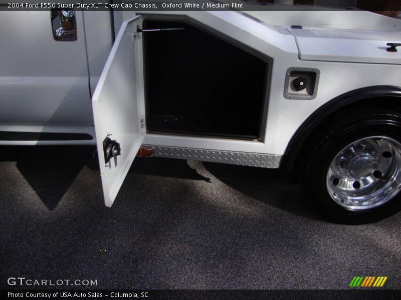 Oxford White / Medium Flint 2004 Ford F550 Super Duty XLT Crew Cab Chassis