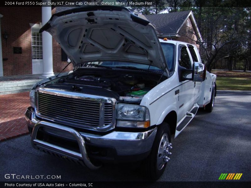 Oxford White / Medium Flint 2004 Ford F550 Super Duty XLT Crew Cab Chassis