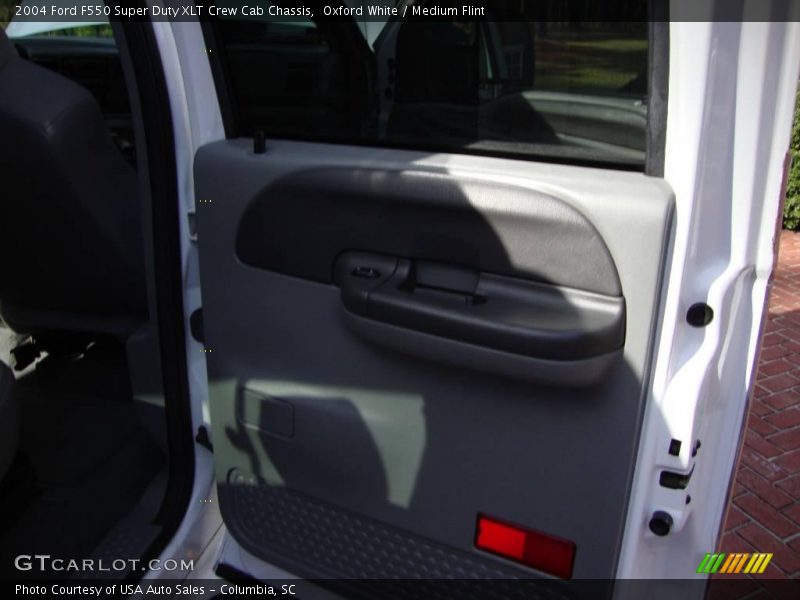Oxford White / Medium Flint 2004 Ford F550 Super Duty XLT Crew Cab Chassis
