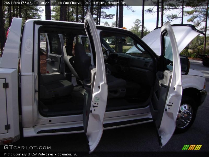 Oxford White / Medium Flint 2004 Ford F550 Super Duty XLT Crew Cab Chassis