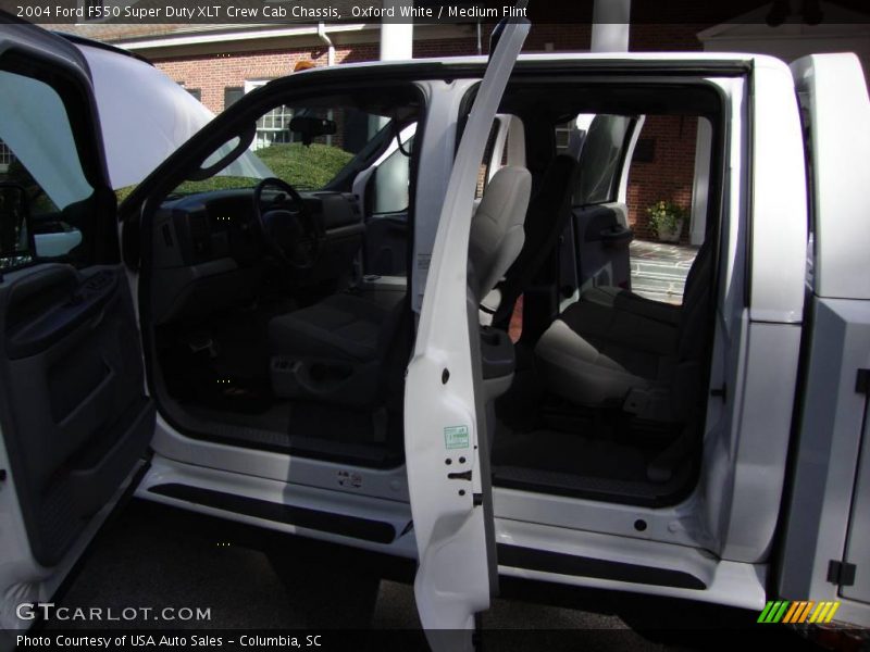 Oxford White / Medium Flint 2004 Ford F550 Super Duty XLT Crew Cab Chassis