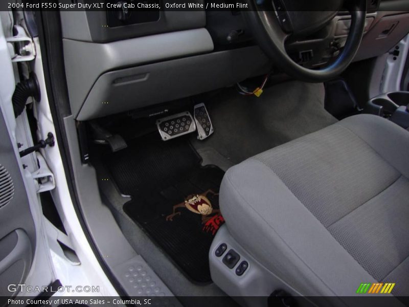 Oxford White / Medium Flint 2004 Ford F550 Super Duty XLT Crew Cab Chassis