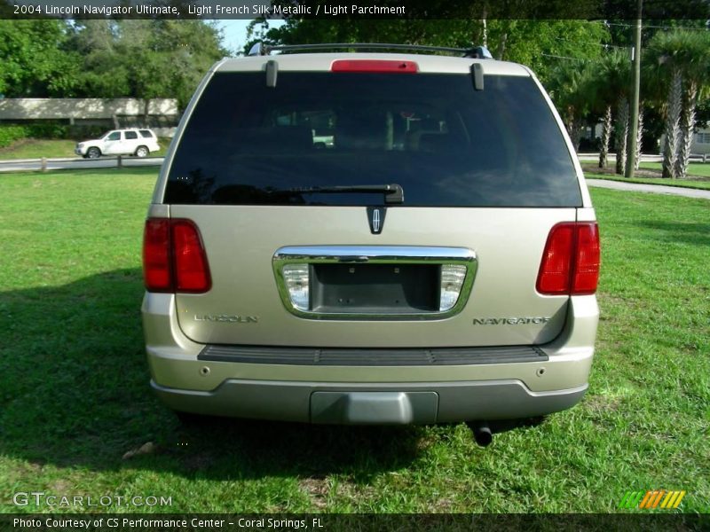 Light French Silk Metallic / Light Parchment 2004 Lincoln Navigator Ultimate