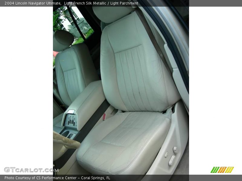 Light French Silk Metallic / Light Parchment 2004 Lincoln Navigator Ultimate