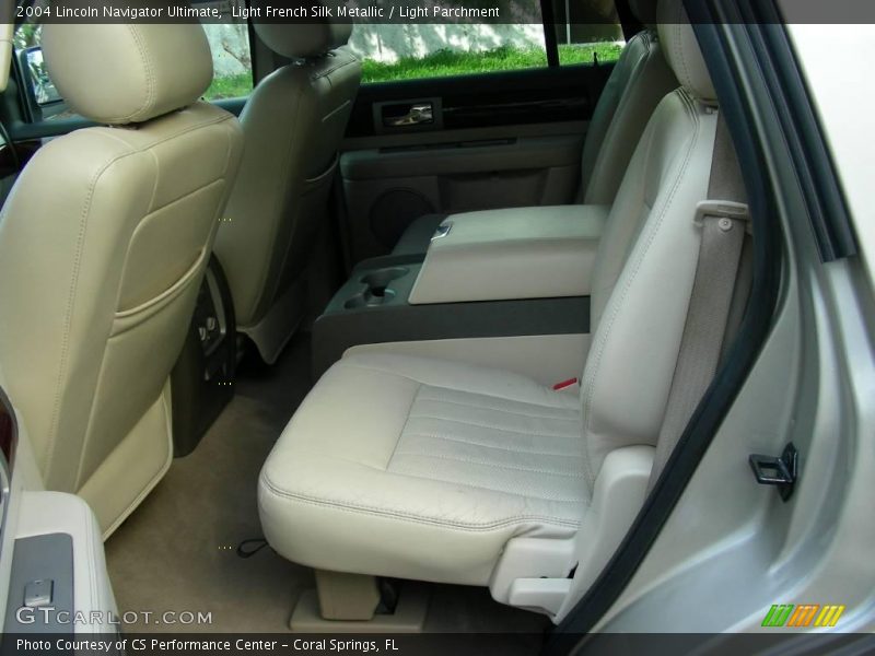 Light French Silk Metallic / Light Parchment 2004 Lincoln Navigator Ultimate