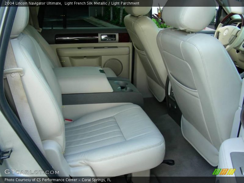 Light French Silk Metallic / Light Parchment 2004 Lincoln Navigator Ultimate
