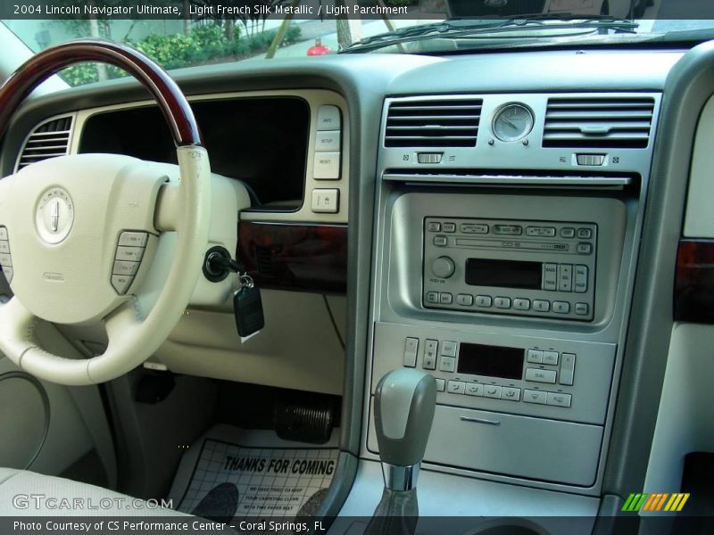 Light French Silk Metallic / Light Parchment 2004 Lincoln Navigator Ultimate