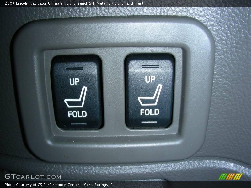 Light French Silk Metallic / Light Parchment 2004 Lincoln Navigator Ultimate