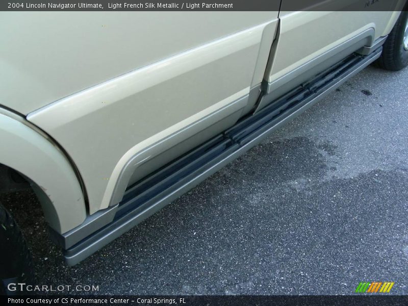 Light French Silk Metallic / Light Parchment 2004 Lincoln Navigator Ultimate