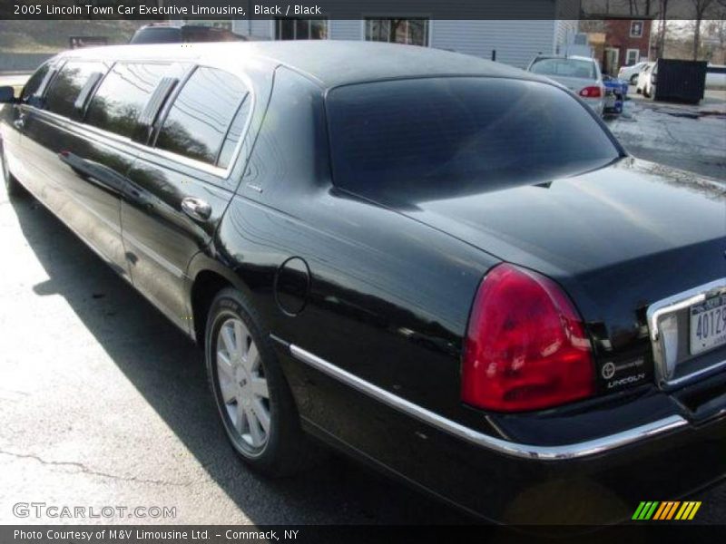 Black / Black 2005 Lincoln Town Car Executive Limousine