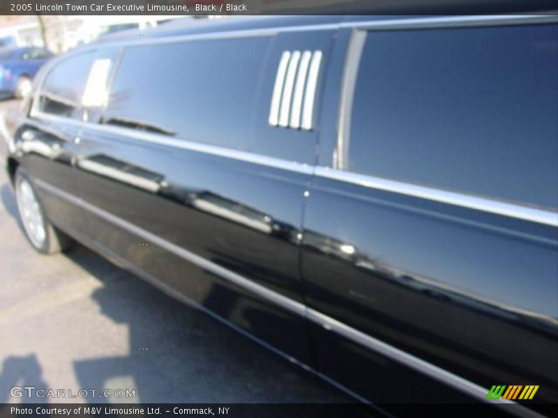 Black / Black 2005 Lincoln Town Car Executive Limousine