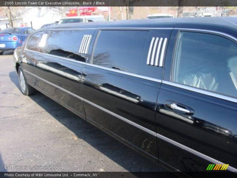 Black / Black 2005 Lincoln Town Car Executive Limousine