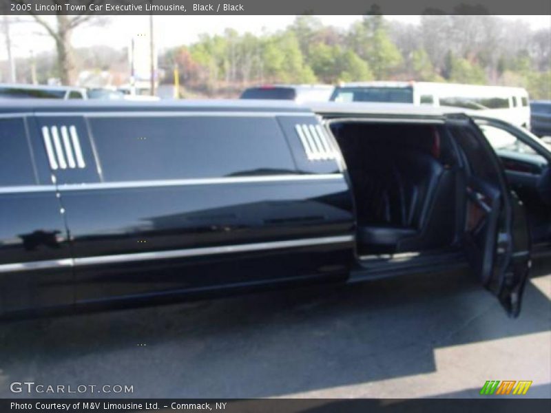 Black / Black 2005 Lincoln Town Car Executive Limousine