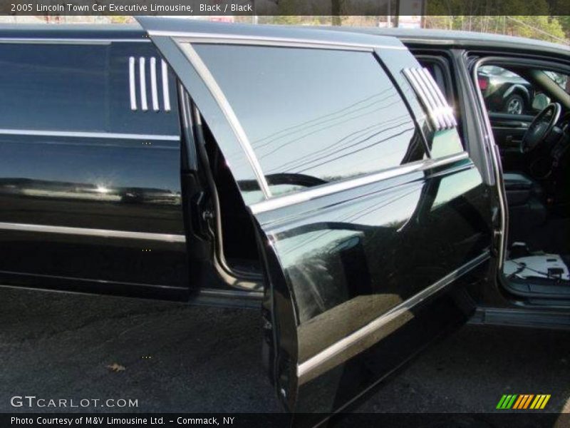 Black / Black 2005 Lincoln Town Car Executive Limousine