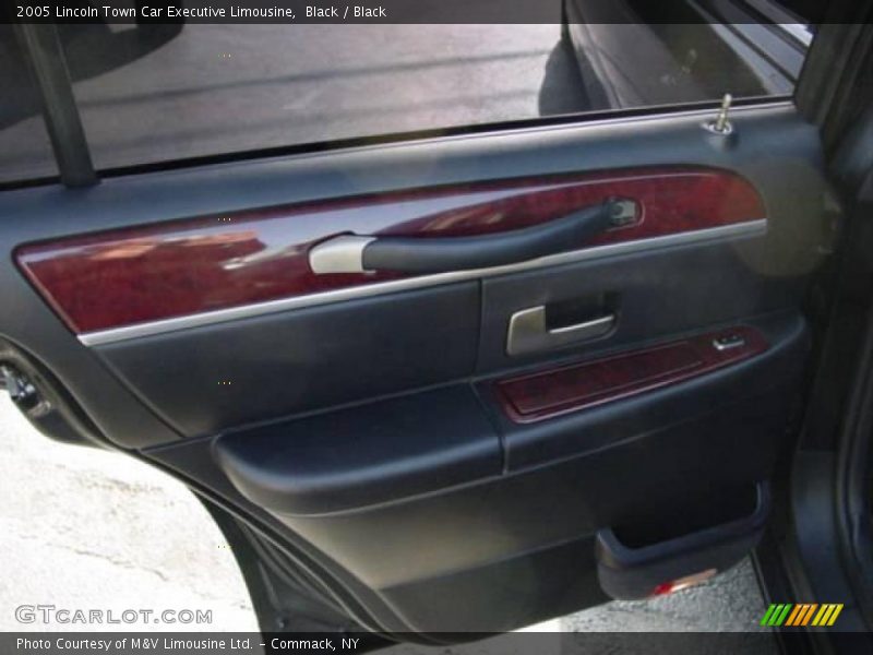 Black / Black 2005 Lincoln Town Car Executive Limousine