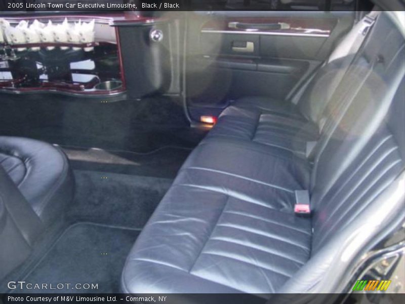 Black / Black 2005 Lincoln Town Car Executive Limousine