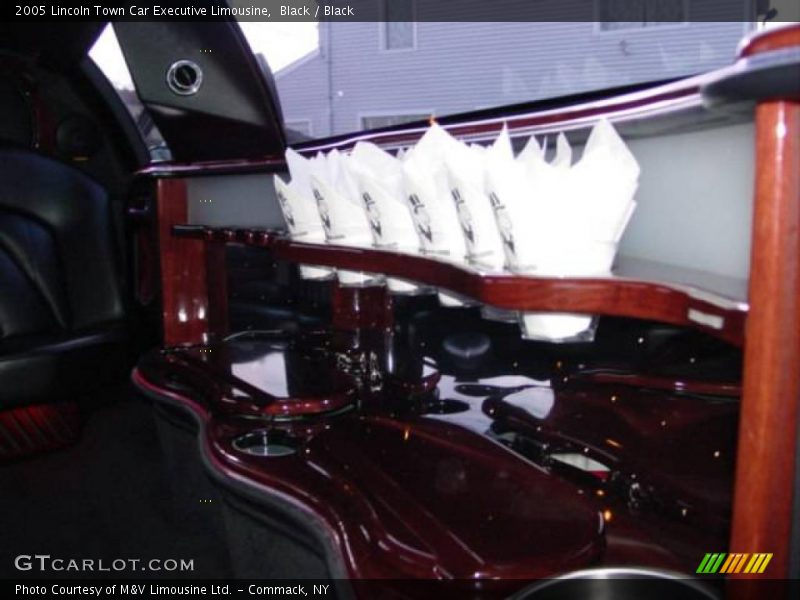 Black / Black 2005 Lincoln Town Car Executive Limousine
