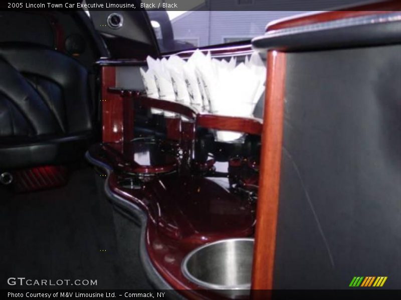 Black / Black 2005 Lincoln Town Car Executive Limousine