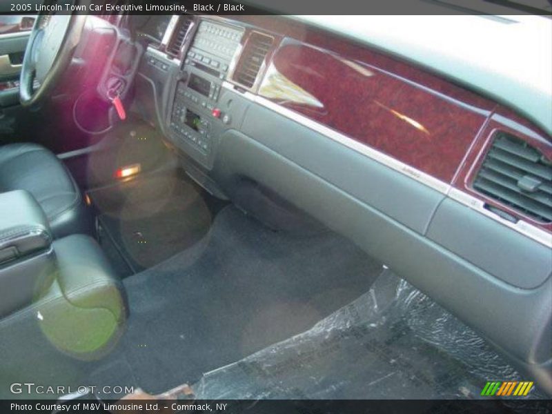 Black / Black 2005 Lincoln Town Car Executive Limousine