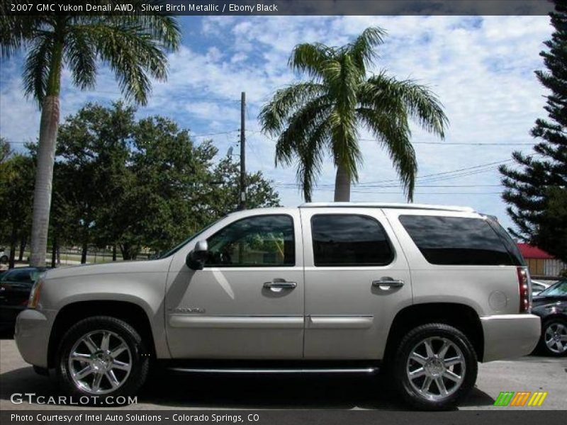 Silver Birch Metallic / Ebony Black 2007 GMC Yukon Denali AWD