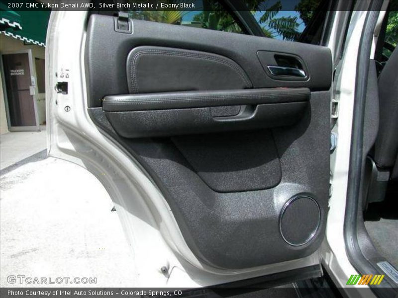 Silver Birch Metallic / Ebony Black 2007 GMC Yukon Denali AWD