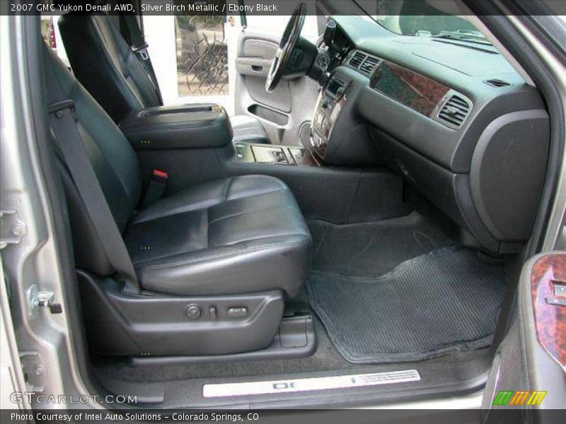 Silver Birch Metallic / Ebony Black 2007 GMC Yukon Denali AWD