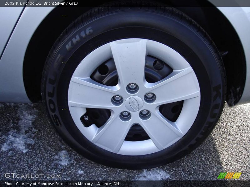 Bright Silver / Gray 2009 Kia Rondo LX