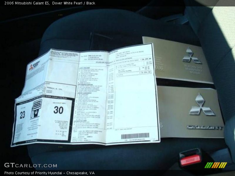 Dover White Pearl / Black 2006 Mitsubishi Galant ES