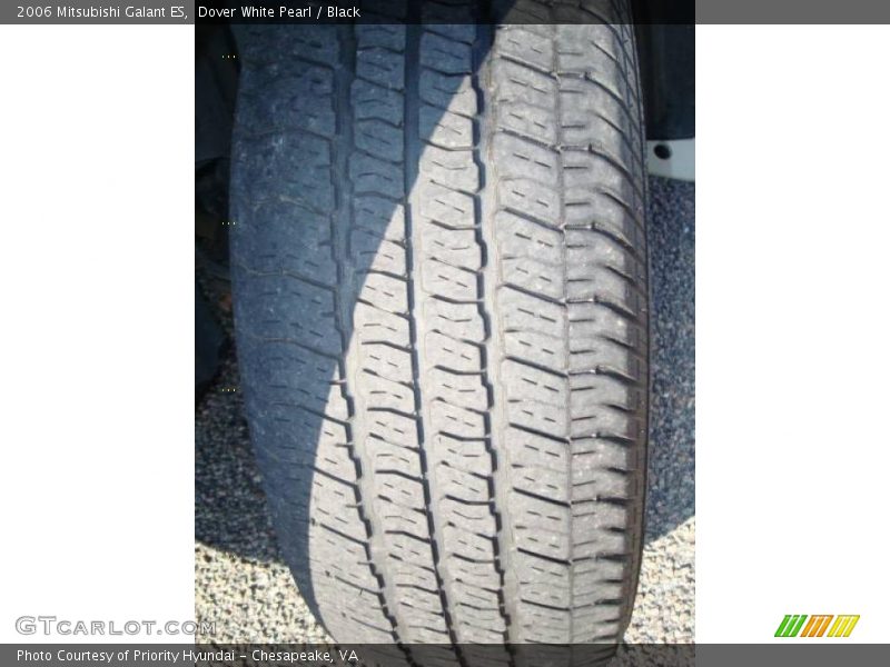 Dover White Pearl / Black 2006 Mitsubishi Galant ES
