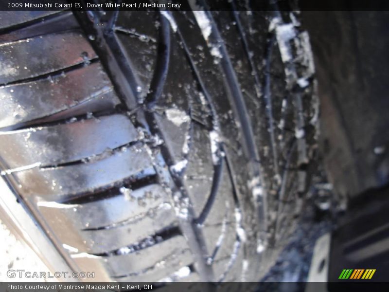 Dover White Pearl / Medium Gray 2009 Mitsubishi Galant ES