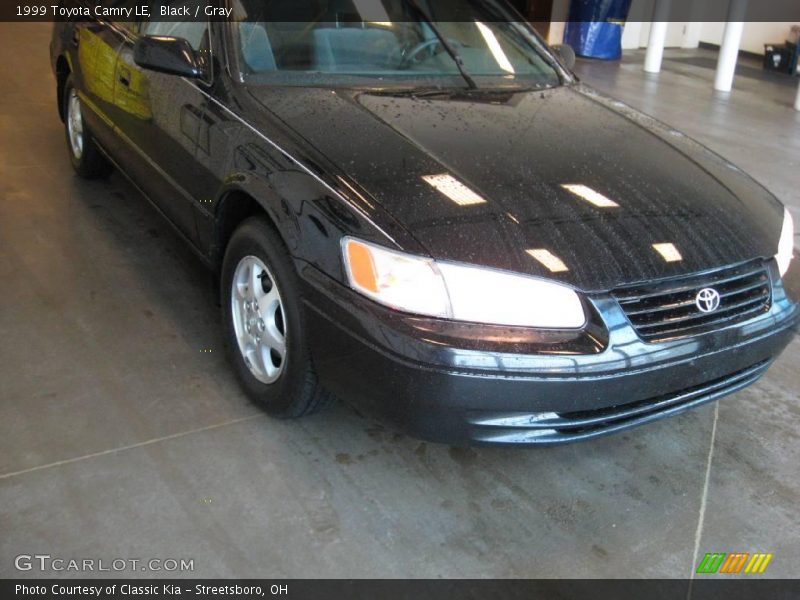 Black / Gray 1999 Toyota Camry LE