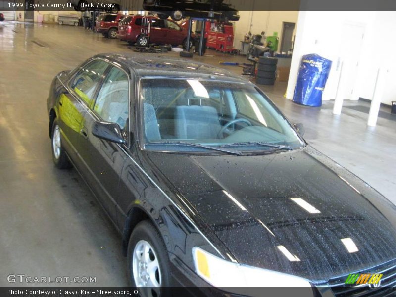 Black / Gray 1999 Toyota Camry LE