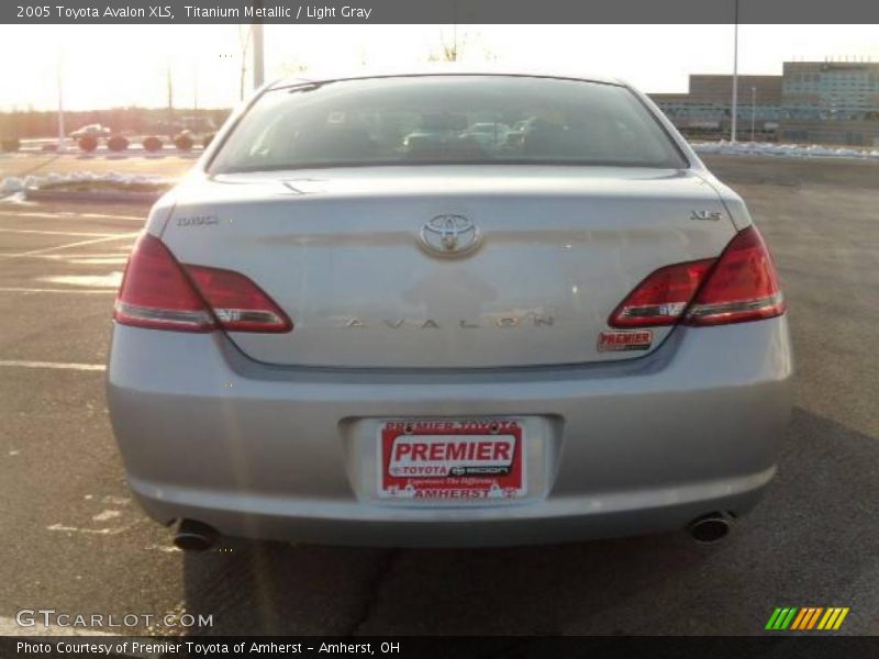 Titanium Metallic / Light Gray 2005 Toyota Avalon XLS