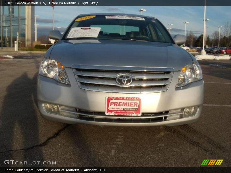 Titanium Metallic / Light Gray 2005 Toyota Avalon XLS