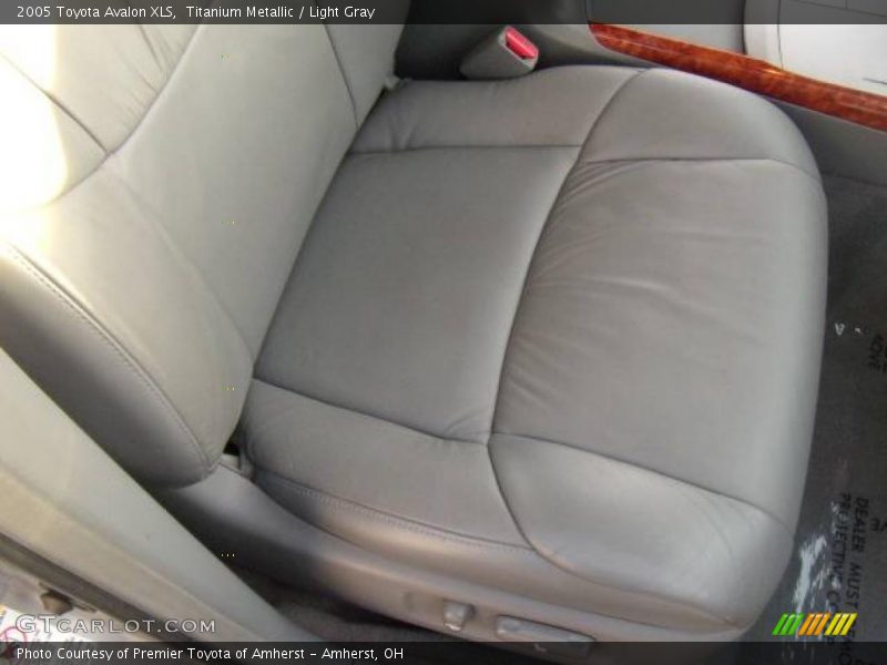 Titanium Metallic / Light Gray 2005 Toyota Avalon XLS