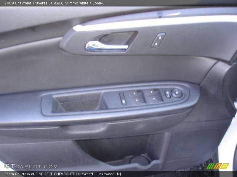 Summit White / Ebony 2009 Chevrolet Traverse LT AWD