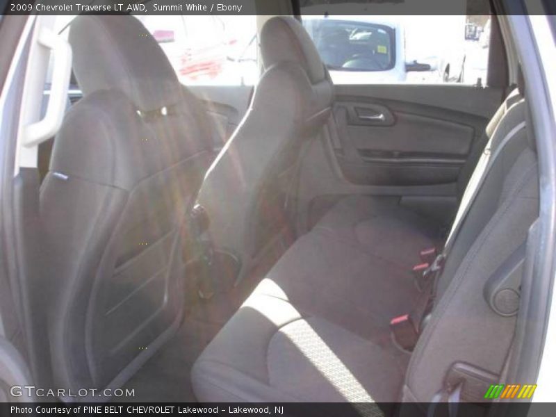 Summit White / Ebony 2009 Chevrolet Traverse LT AWD