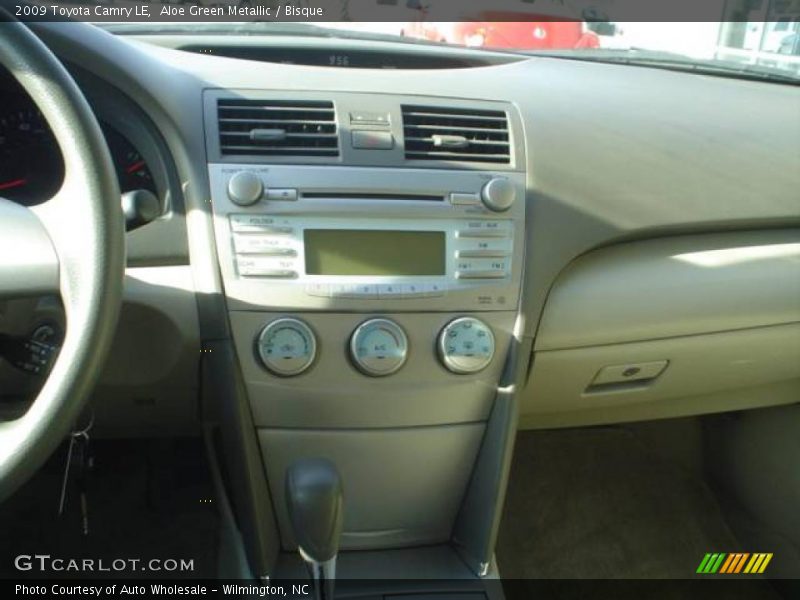Aloe Green Metallic / Bisque 2009 Toyota Camry LE