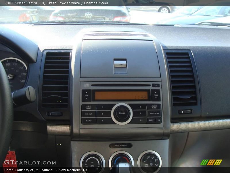 Fresh Powder White / Charcoal/Steel 2007 Nissan Sentra 2.0