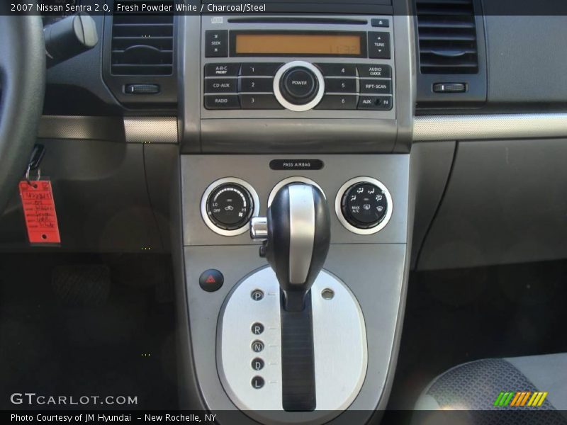 Fresh Powder White / Charcoal/Steel 2007 Nissan Sentra 2.0