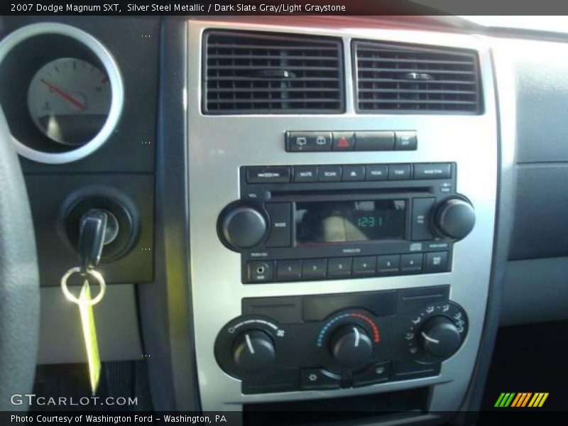 Silver Steel Metallic / Dark Slate Gray/Light Graystone 2007 Dodge Magnum SXT