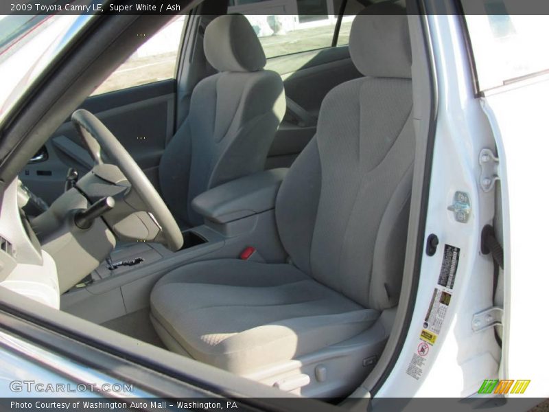 Super White / Ash 2009 Toyota Camry LE