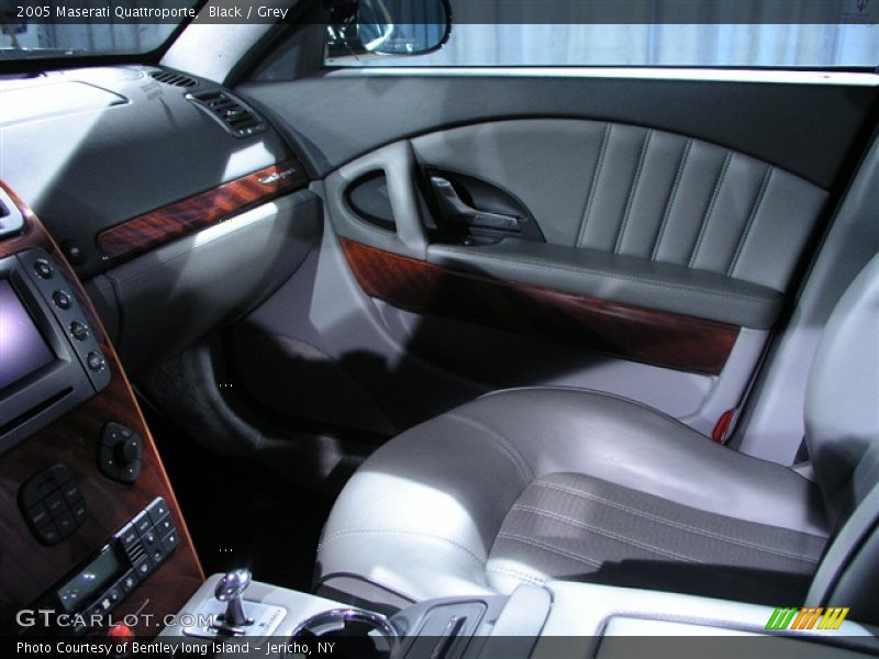 Black / Grey 2005 Maserati Quattroporte