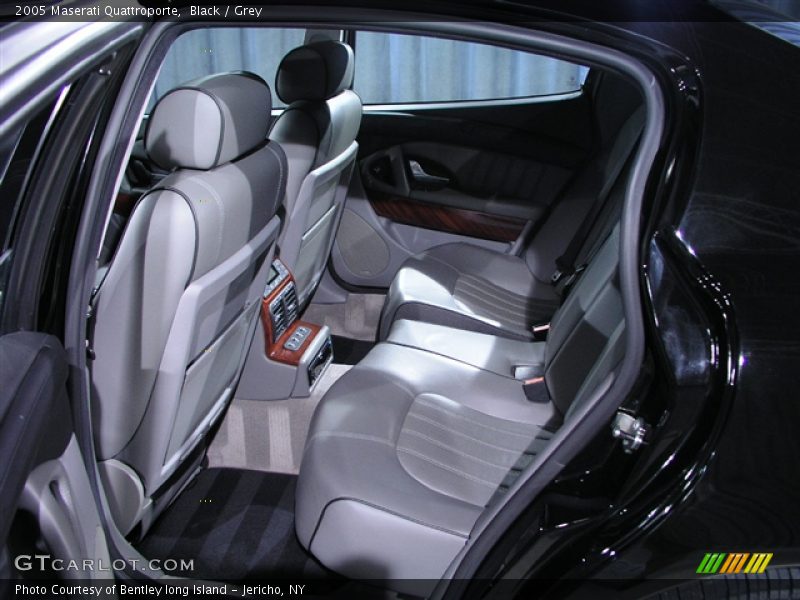 Black / Grey 2005 Maserati Quattroporte