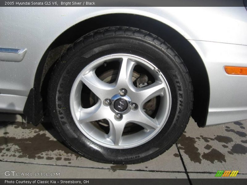 Bright Silver / Black 2005 Hyundai Sonata GLS V6