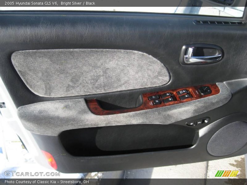 Bright Silver / Black 2005 Hyundai Sonata GLS V6