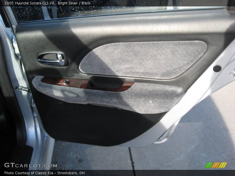 Bright Silver / Black 2005 Hyundai Sonata GLS V6